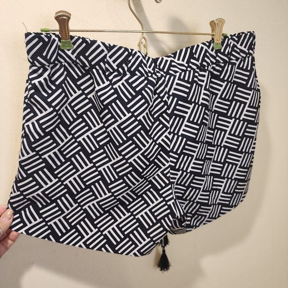 The Limited black and white casual short size M - Picture 6 of 10